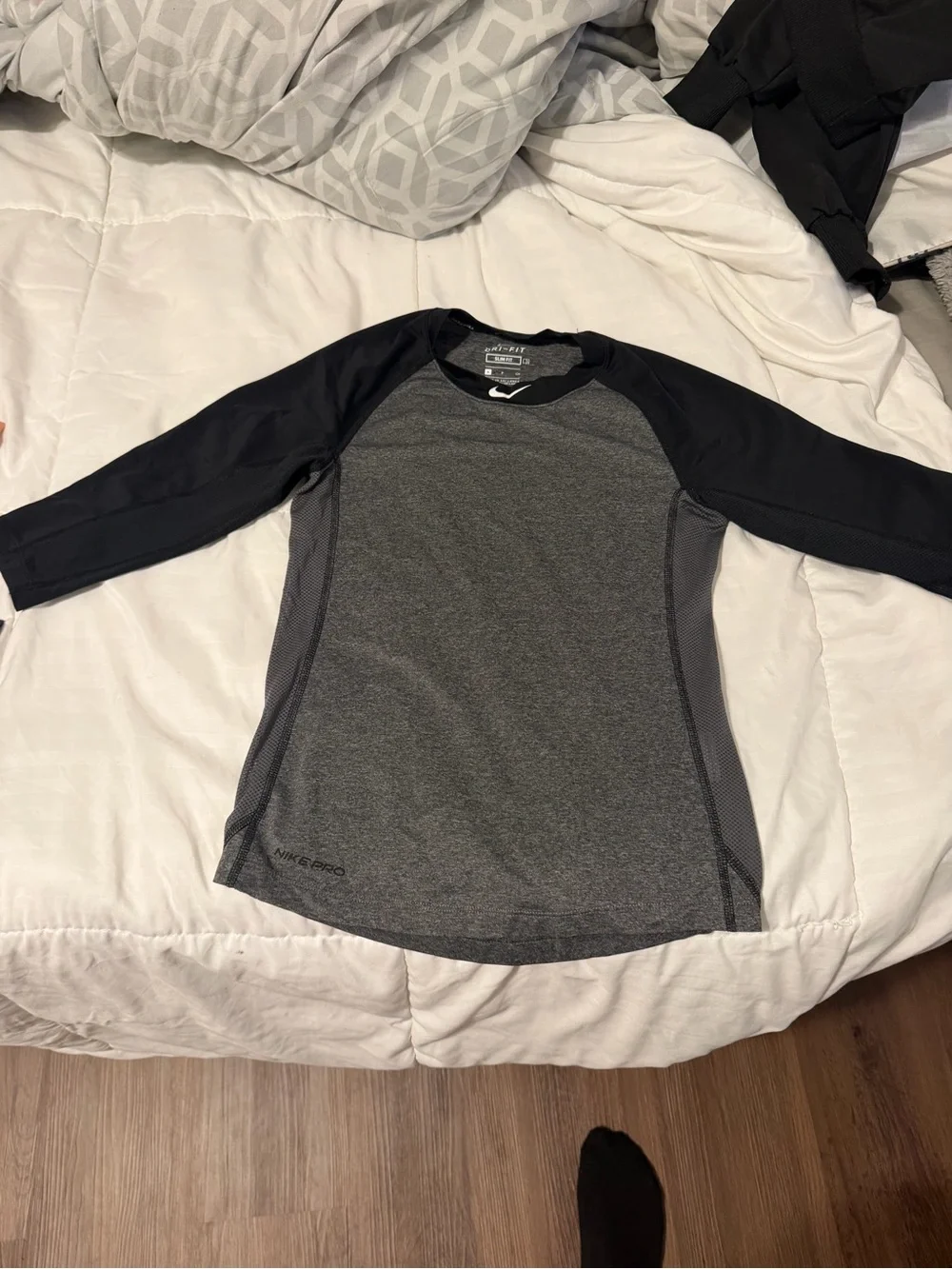 Nike Kids Black & Gray Long Sleeve Dri-FIT Athletic Tee size youth small